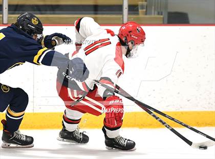 Thumbnail 3 in Trinity-Pawling vs. Frederick Gunn (Avon Christmas Classic 5th Place) photogallery.