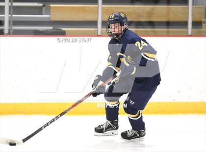 Thumbnail 3 in Trinity-Pawling vs. Frederick Gunn (Avon Christmas Classic 5th Place) photogallery.