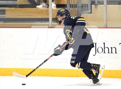 Thumbnail 1 in Trinity-Pawling vs. Frederick Gunn (Avon Christmas Classic 5th Place) photogallery.