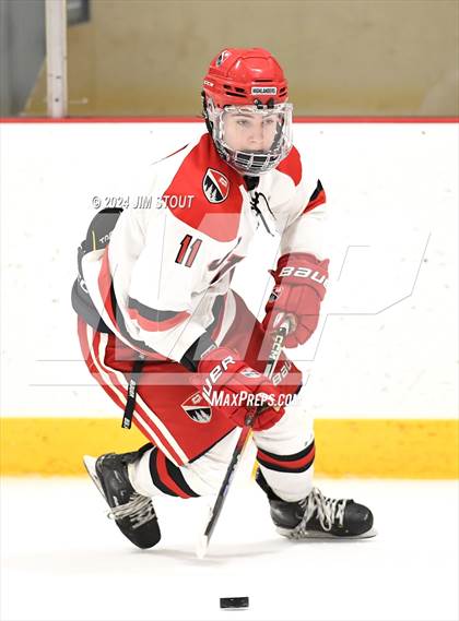 Thumbnail 3 in Trinity-Pawling vs. Frederick Gunn (Avon Christmas Classic 5th Place) photogallery.