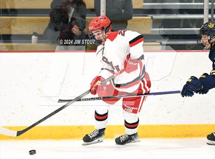 Thumbnail 3 in Trinity-Pawling vs. Frederick Gunn (Avon Christmas Classic 5th Place) photogallery.