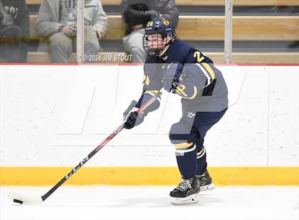 Thumbnail 2 in Trinity-Pawling vs. Frederick Gunn (Avon Christmas Classic 5th Place) photogallery.