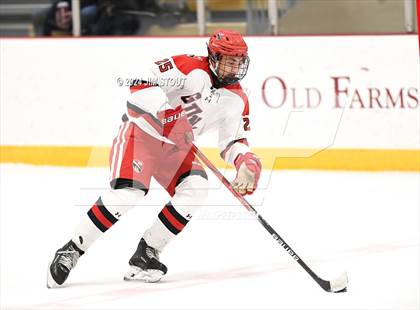 Thumbnail 1 in Trinity-Pawling vs. Frederick Gunn (Avon Christmas Classic 5th Place) photogallery.