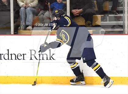 Thumbnail 3 in Trinity-Pawling vs. Frederick Gunn (Avon Christmas Classic 5th Place) photogallery.