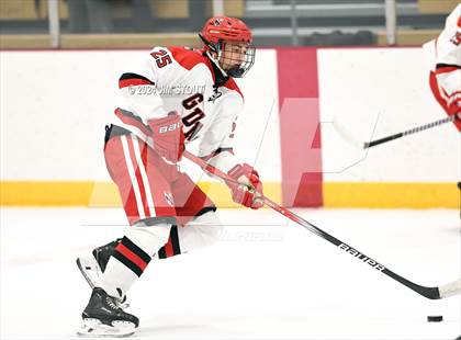 Thumbnail 2 in Trinity-Pawling vs. Frederick Gunn (Avon Christmas Classic 5th Place) photogallery.