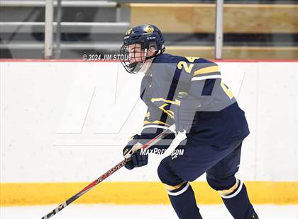 Thumbnail 2 in Trinity-Pawling vs. Frederick Gunn (Avon Christmas Classic 5th Place) photogallery.