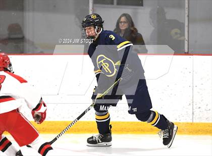 Thumbnail 3 in Trinity-Pawling vs. Frederick Gunn (Avon Christmas Classic 5th Place) photogallery.