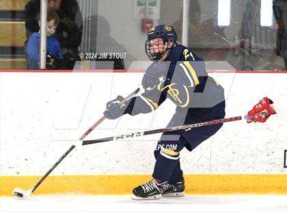 Thumbnail 3 in Trinity-Pawling vs. Frederick Gunn (Avon Christmas Classic 5th Place) photogallery.