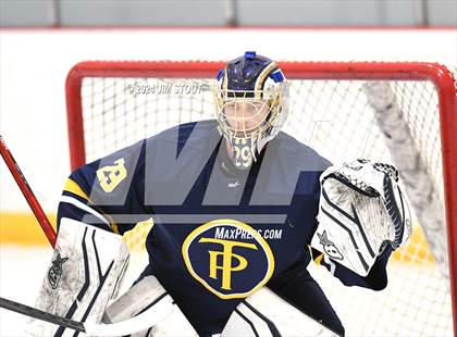 Thumbnail 3 in Trinity-Pawling vs. Frederick Gunn (Avon Christmas Classic 5th Place) photogallery.