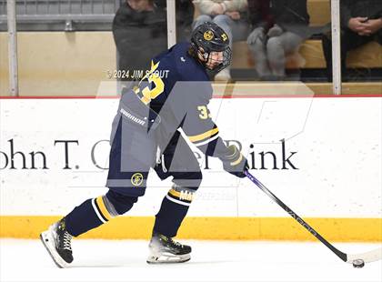 Thumbnail 3 in Trinity-Pawling vs. Frederick Gunn (Avon Christmas Classic 5th Place) photogallery.
