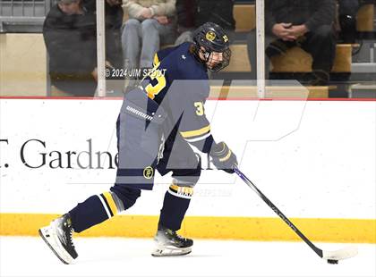 Thumbnail 1 in Trinity-Pawling vs. Frederick Gunn (Avon Christmas Classic 5th Place) photogallery.