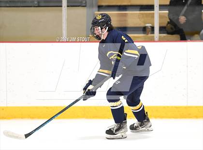 Thumbnail 2 in Trinity-Pawling vs. Frederick Gunn (Avon Christmas Classic 5th Place) photogallery.