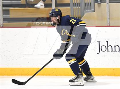 Thumbnail 3 in Trinity-Pawling vs. Frederick Gunn (Avon Christmas Classic 5th Place) photogallery.