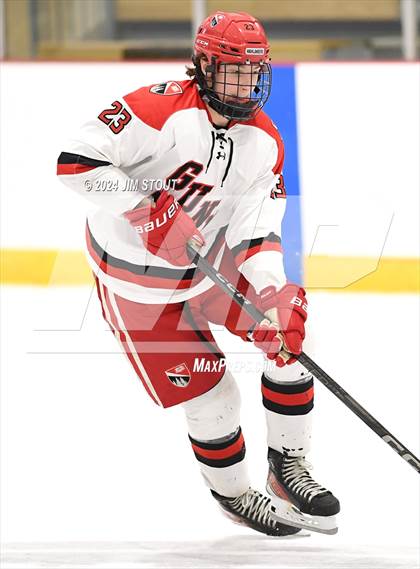 Thumbnail 1 in Trinity-Pawling vs. Frederick Gunn (Avon Christmas Classic 5th Place) photogallery.