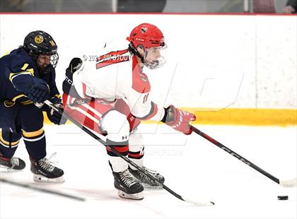 Thumbnail 2 in Trinity-Pawling vs. Frederick Gunn (Avon Christmas Classic 5th Place) photogallery.