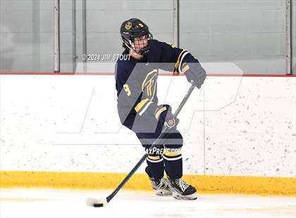 Thumbnail 3 in Trinity-Pawling vs. Frederick Gunn (Avon Christmas Classic 5th Place) photogallery.