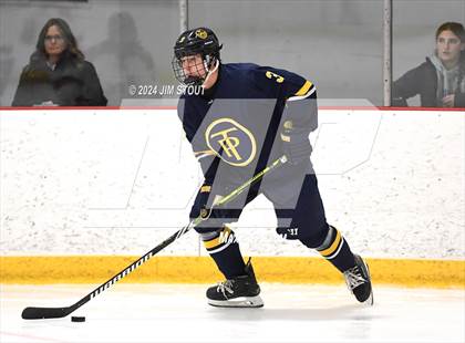 Thumbnail 3 in Trinity-Pawling vs. Frederick Gunn (Avon Christmas Classic 5th Place) photogallery.