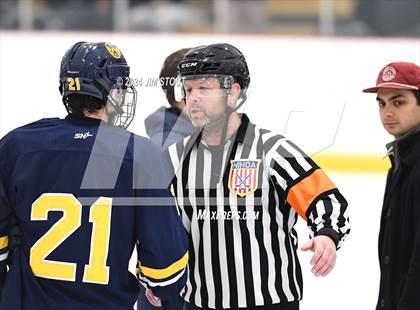 Thumbnail 2 in Trinity-Pawling vs. Frederick Gunn (Avon Christmas Classic 5th Place) photogallery.