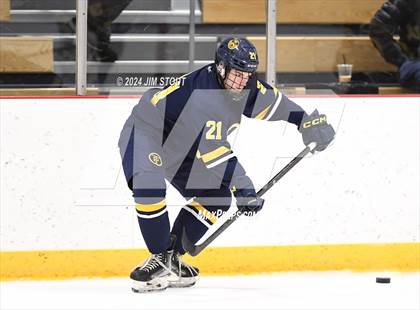Thumbnail 1 in Trinity-Pawling vs. Frederick Gunn (Avon Christmas Classic 5th Place) photogallery.