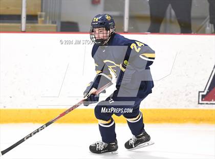 Thumbnail 2 in Trinity-Pawling vs. Frederick Gunn (Avon Christmas Classic 5th Place) photogallery.