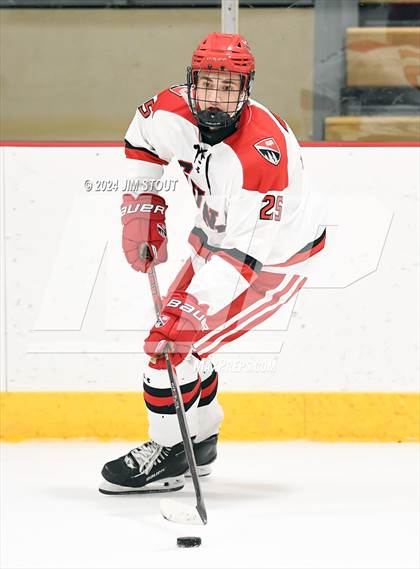 Thumbnail 3 in Trinity-Pawling vs. Frederick Gunn (Avon Christmas Classic 5th Place) photogallery.