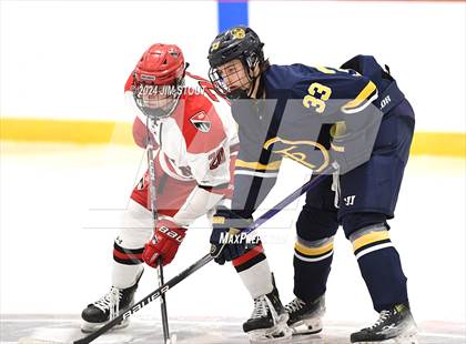 Thumbnail 2 in Trinity-Pawling vs. Frederick Gunn (Avon Christmas Classic 5th Place) photogallery.