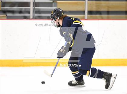 Thumbnail 1 in Trinity-Pawling vs. Frederick Gunn (Avon Christmas Classic 5th Place) photogallery.