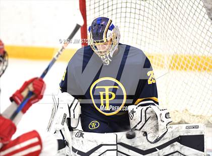 Thumbnail 2 in Trinity-Pawling vs. Frederick Gunn (Avon Christmas Classic 5th Place) photogallery.