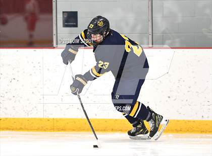 Thumbnail 1 in Trinity-Pawling vs. Frederick Gunn (Avon Christmas Classic 5th Place) photogallery.