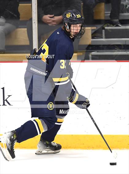 Thumbnail 3 in Trinity-Pawling vs. Frederick Gunn (Avon Christmas Classic 5th Place) photogallery.