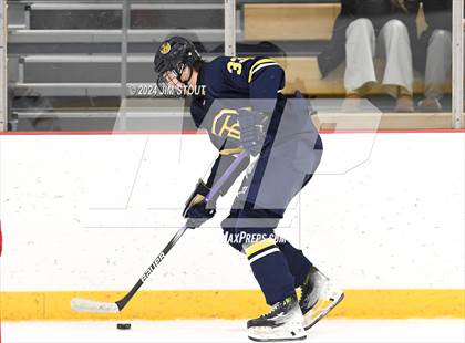 Thumbnail 3 in Trinity-Pawling vs. Frederick Gunn (Avon Christmas Classic 5th Place) photogallery.