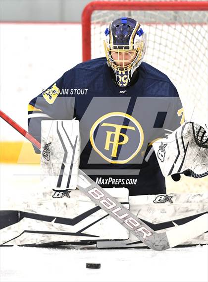Thumbnail 2 in Trinity-Pawling vs. Frederick Gunn (Avon Christmas Classic 5th Place) photogallery.