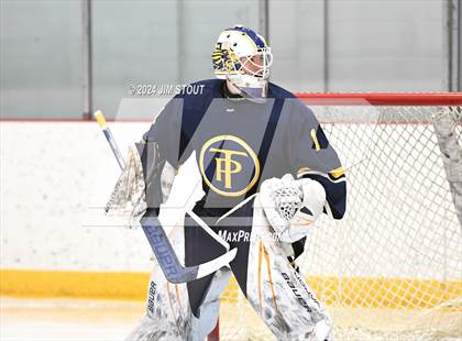Thumbnail 1 in Trinity-Pawling vs. Frederick Gunn (Avon Christmas Classic 5th Place) photogallery.