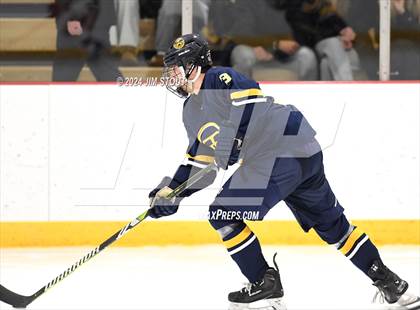 Thumbnail 1 in Trinity-Pawling vs. Frederick Gunn (Avon Christmas Classic 5th Place) photogallery.
