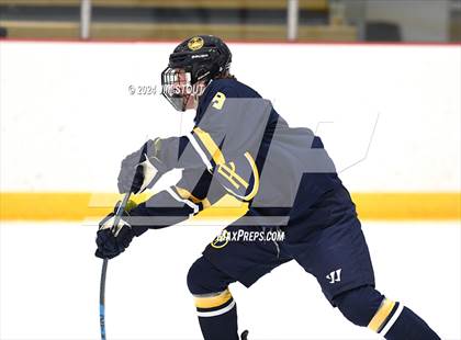 Thumbnail 3 in Trinity-Pawling vs. Frederick Gunn (Avon Christmas Classic 5th Place) photogallery.