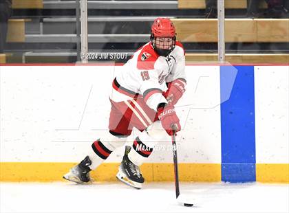 Thumbnail 1 in Trinity-Pawling vs. Frederick Gunn (Avon Christmas Classic 5th Place) photogallery.