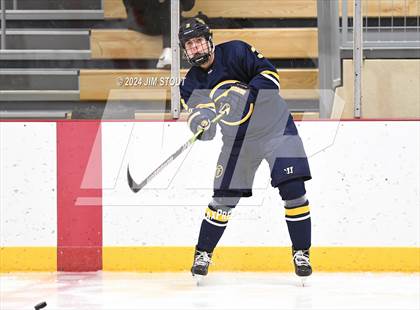 Thumbnail 2 in Trinity-Pawling vs. Frederick Gunn (Avon Christmas Classic 5th Place) photogallery.
