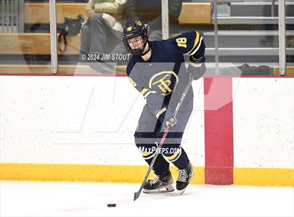 Thumbnail 3 in Trinity-Pawling vs. Frederick Gunn (Avon Christmas Classic 5th Place) photogallery.