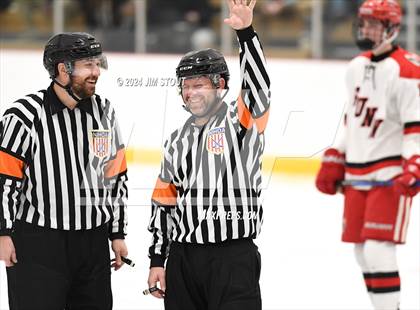 Thumbnail 1 in Trinity-Pawling vs. Frederick Gunn (Avon Christmas Classic 5th Place) photogallery.