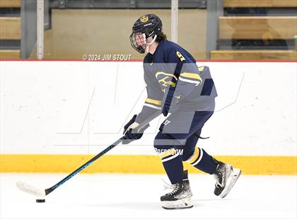Thumbnail 3 in Trinity-Pawling vs. Frederick Gunn (Avon Christmas Classic 5th Place) photogallery.