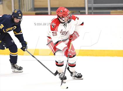 Thumbnail 2 in Trinity-Pawling vs. Frederick Gunn (Avon Christmas Classic 5th Place) photogallery.