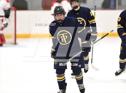 Thumbnail 3 in Trinity-Pawling vs. Frederick Gunn (Avon Christmas Classic 5th Place) photogallery.