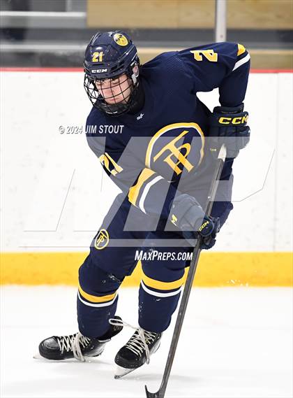 Thumbnail 1 in Trinity-Pawling vs. Frederick Gunn (Avon Christmas Classic 5th Place) photogallery.