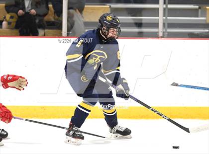 Thumbnail 2 in Trinity-Pawling vs. Frederick Gunn (Avon Christmas Classic 5th Place) photogallery.