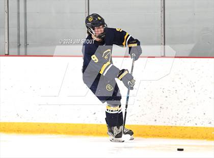Thumbnail 1 in Trinity-Pawling vs. Frederick Gunn (Avon Christmas Classic 5th Place) photogallery.