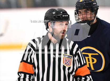 Thumbnail 2 in Trinity-Pawling vs. Frederick Gunn (Avon Christmas Classic 5th Place) photogallery.
