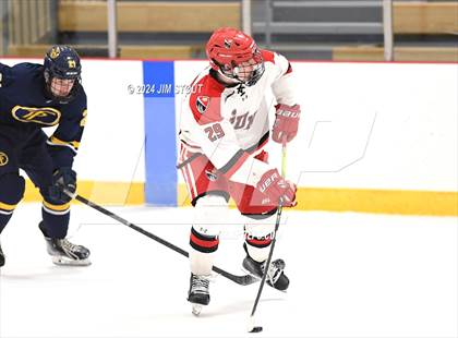 Thumbnail 3 in Trinity-Pawling vs. Frederick Gunn (Avon Christmas Classic 5th Place) photogallery.