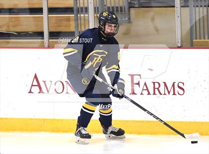 Thumbnail 1 in Trinity-Pawling vs. Frederick Gunn (Avon Christmas Classic 5th Place) photogallery.