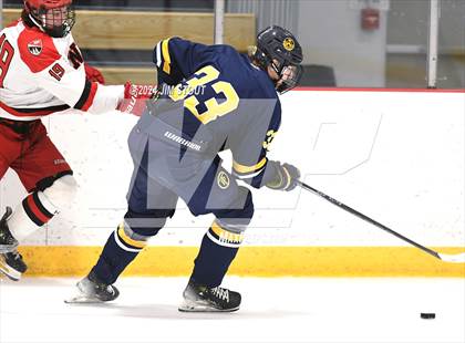 Thumbnail 2 in Trinity-Pawling vs. Frederick Gunn (Avon Christmas Classic 5th Place) photogallery.