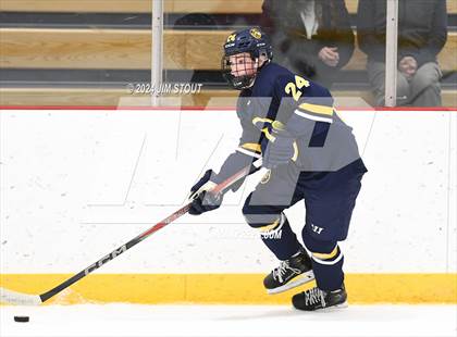 Thumbnail 3 in Trinity-Pawling vs. Frederick Gunn (Avon Christmas Classic 5th Place) photogallery.